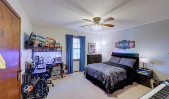 920 Highland Dr, Arkansas City, KS 67005