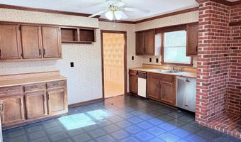 1975 Pine Lake Dr, Arab, AL 35016