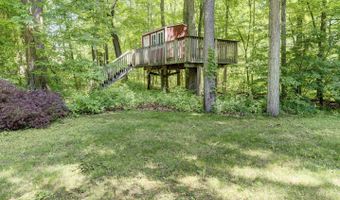 35 Woodsedge Ct, Berlin, CT 06037