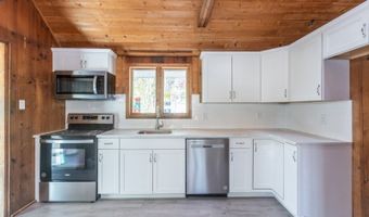 4 Amicalola Dr, Alloway, NJ 07422