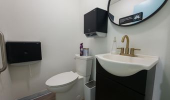 1 W Main St, Albion, IL 62806
