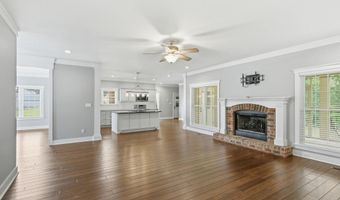 175 Glenview Dr, Albertville, AL 35950