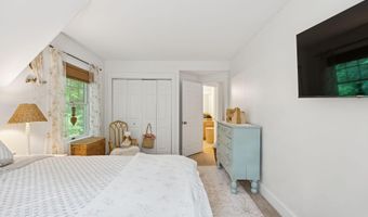 2 Valley Ave, Falmouth, ME 04105