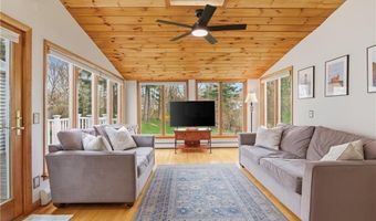 27 Old Meadow Ln, Cumberland, RI 02864