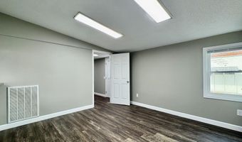 4 Green St, Athens, TN 37303