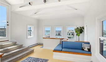 433 Thames St E, Newport, RI 02840