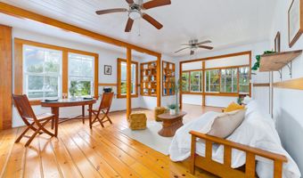 2048 KALANIANAOLE St, Hilo, HI 96720