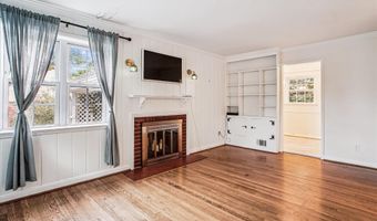 7116 WAYNE Dr, Annandale, VA 22003