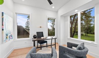 609 SW 4th St, Bentonville, AR 72712
