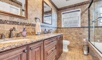 62 Netherwood Dr, Albertson, NY 11507