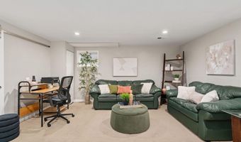 2504 WINDBREAK Dr, Alexandria, VA 22306