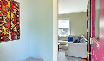 15 Wollaston St, Cranston, RI 02910