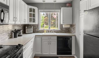 146 Woodcrest Dr, Amherst, NY 14226