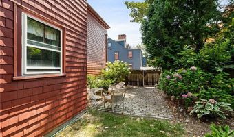 23 Willow St, Newport, RI 02840