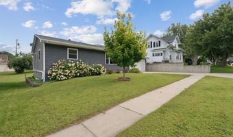 310 7th Ave SE, Dyersville, IA 52040