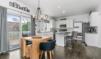 33 Fox Point Ct NE, Ada, MI 49301