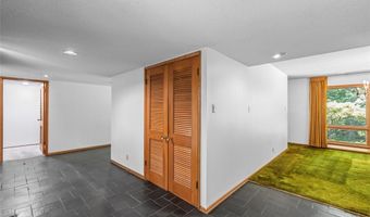 16 Meadowbrook Country Club Est, Ballwin, MO 63011