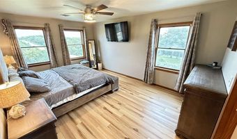 1049 Vine Ave, Riverside, IA 52327