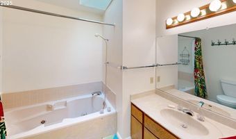 801 BROOKHAVEN Dr, Brookings, OR 97415