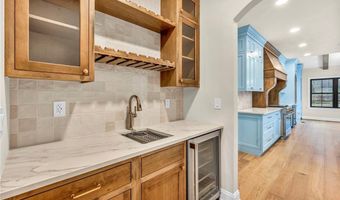 690 Club Dr W, Aurora, OH 44202