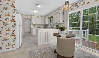28 Buttonwood Rd, Bedford, NH 03110