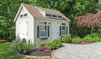 158 Kettle Hole Rd, Bolton, MA 01740
