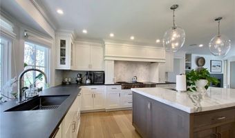 7 Whaling Rd, Darien, CT 06820