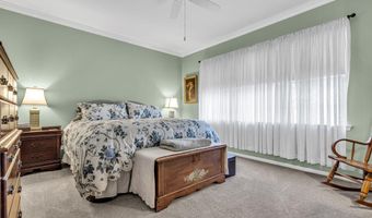 7 Woodlake Ct, Barnegat, NJ 08005