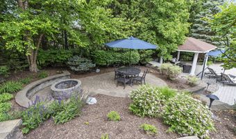 1 Stoneridge Dr, Albany, NY 12211