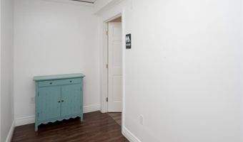 413 High St, Bristol, RI 02809