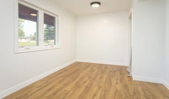 903 Park St, Alexandria, MN 56308