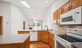 14208 Heritage Ln, Apple Valley, MN 55124