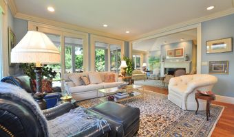 2 Schuyler Ln 2, Bloomfield, CT 06002