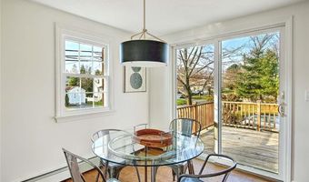 2 Simmons Rd, Barrington, RI 02806