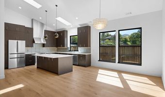 360 Briscoe Pl, Ashland, OR 97520
