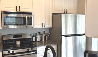 5924 FOUNDERS HILL Dr 302, Alexandria, VA 22310
