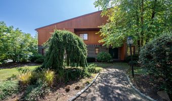 3908 SHORT HILL Dr, Allentown, PA 18104