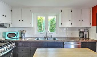 70 Boyce Ave, Barrington, RI 02806