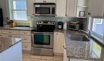 20 Narragansett Ave, Newport, RI 02840