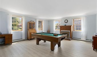 27 Ocean View Dr, Middletown, RI 02842