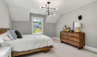 32 Settlers Ct, Bedford, NH 03110