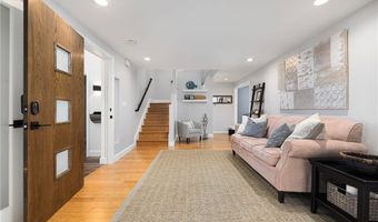 5 Maloney Ln, Middletown, RI 02842