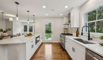 3801 LORCOM Ln N, Arlington, VA 22207