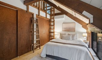 4 Lantern Ln, Bedford, MA 01730
