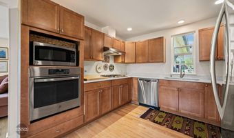 1614 Wolverine St, Anchorage, AK 99504