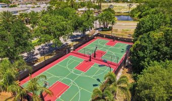 5610 GOLDEN ISLES Dr, Apollo Beach, FL 33572