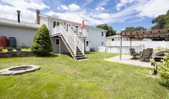 21 Beacon St, Johnston, RI 02919