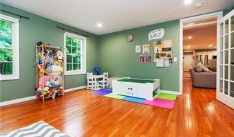 7 Wickham Rd, North Kingstown, RI 02852