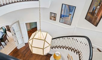 25 Tokeneke Trl, Darien, CT 06820