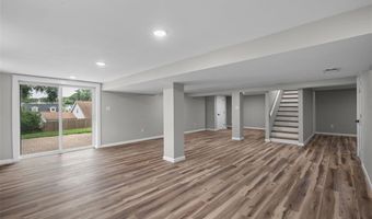 628 Hickory Knoll Ct, Ballwin, MO 63021